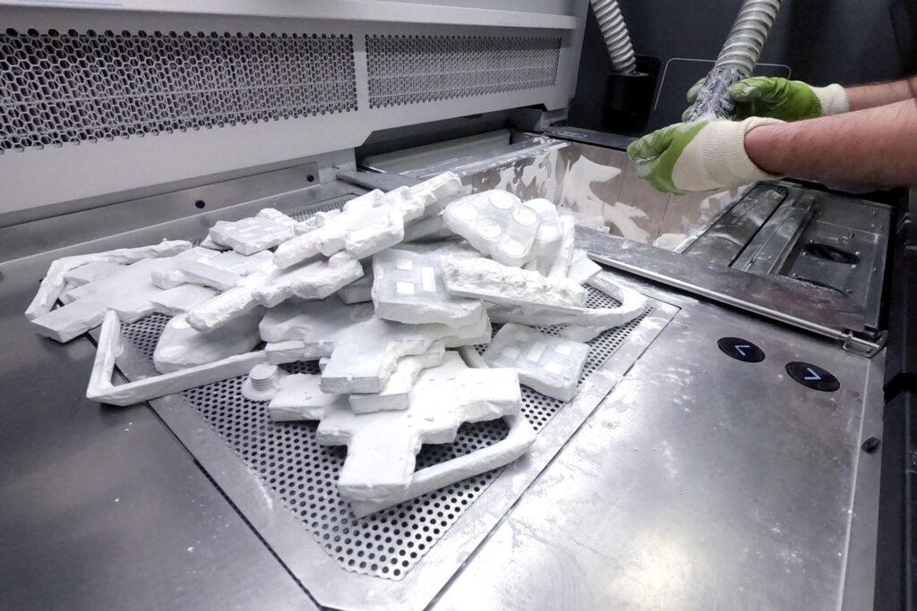 ARRK | Selective Laser Sintering (SLS): Process, Pros & Cons